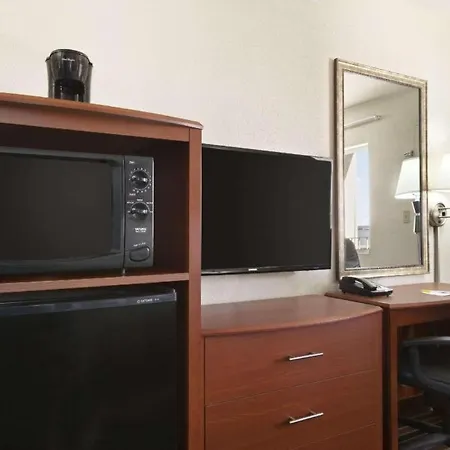 Days Inn By Wyndham Champaign/Urbana