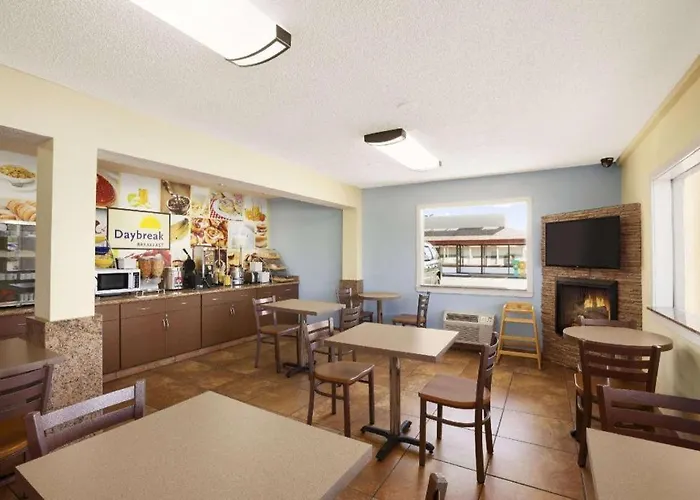 Days By Wyndham Champaign/urbana 2* Champaign