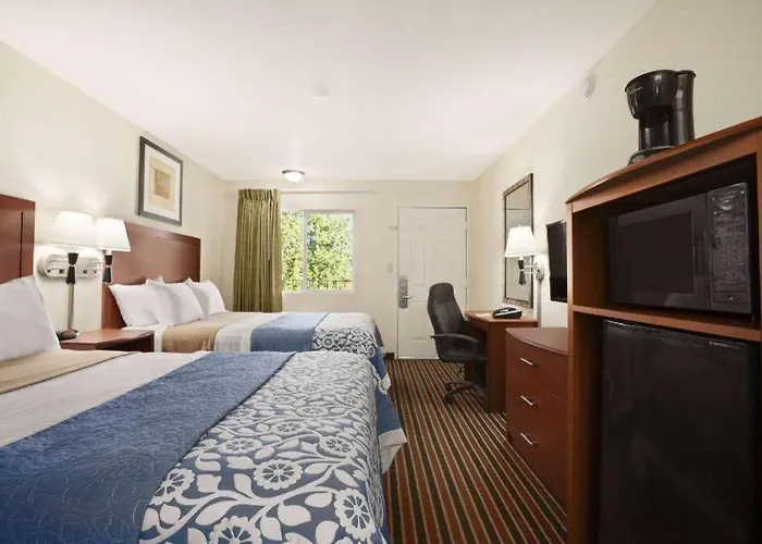 Days By Wyndham Champaign/urbana 2*