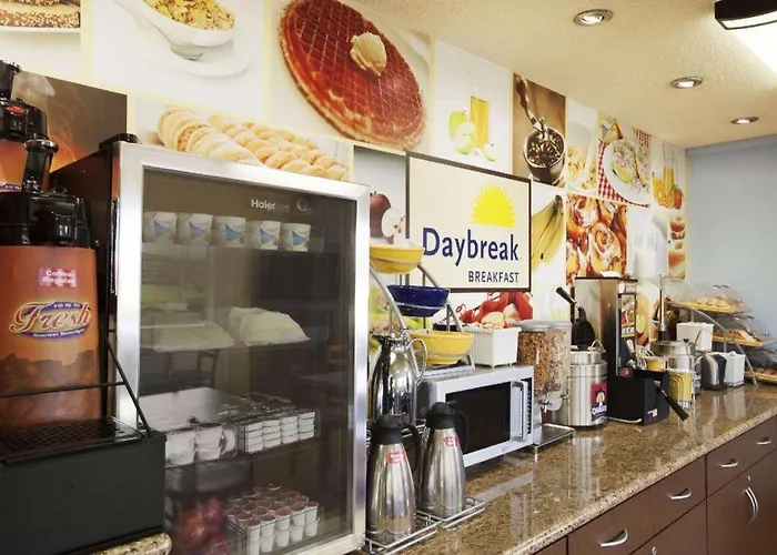Days By Wyndham Champaign/urbana 2* Champaign