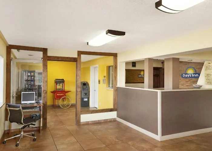 Days By Wyndham Champaign/urbana 2*