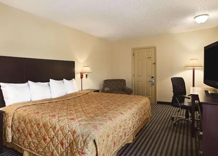 Days By Wyndham Champaign/urbana Champaign